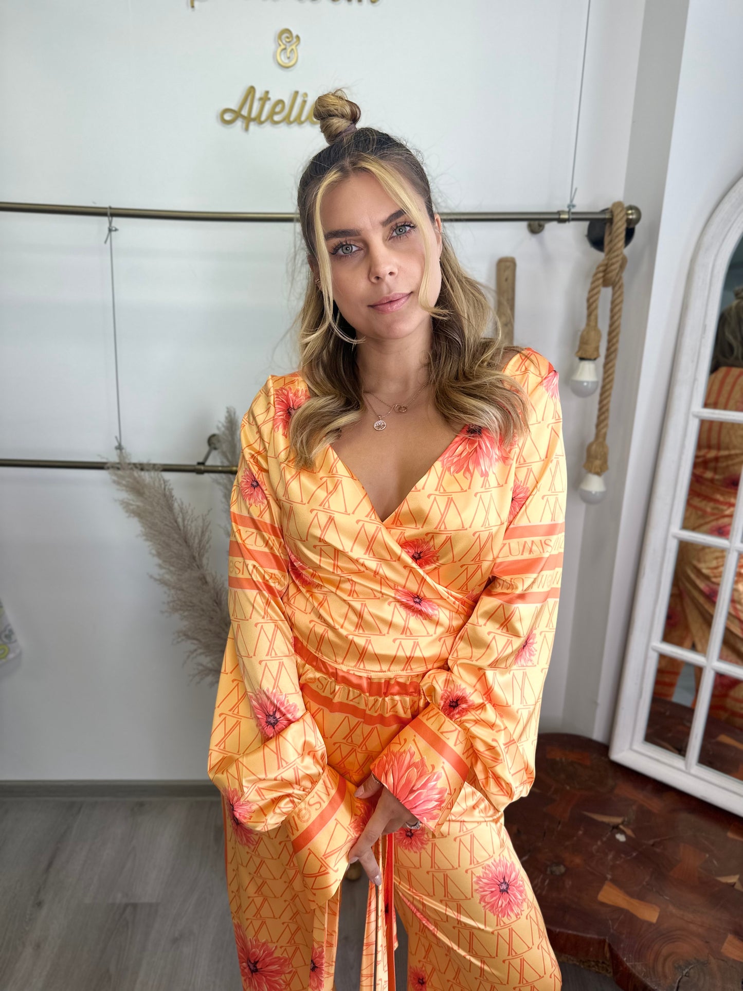 Atypical Shirt satin Light Orange